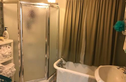 Room - Airport, Eastman Dental, UofR & Medical Ctr at Strong Hospital-Professionals Welcomed - Foto 17