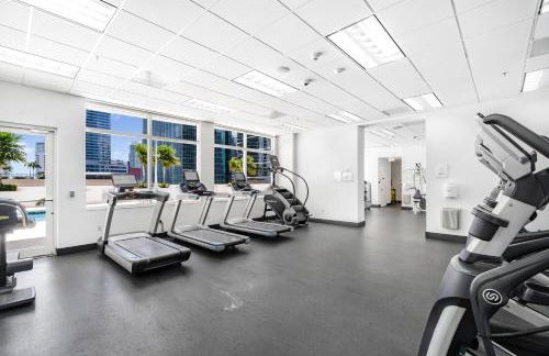 Luxurious 3BR Condo with Pool in Brickell - Foto 80