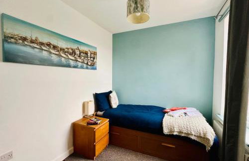 #56 4-Bedroom House Near Shops with Free Parking - Foto 13