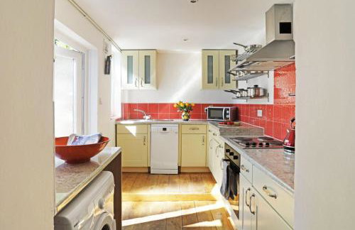 Drake Cottage with Hot tub - Photo 11