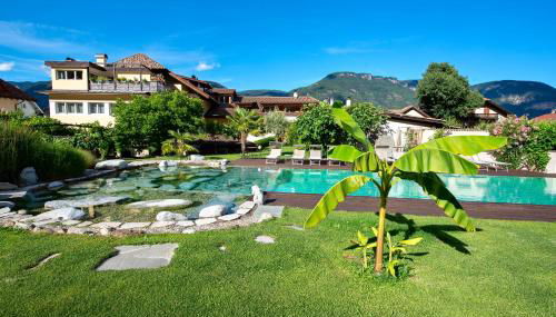 Kreuzwegerhof Nals - Historic Nature Stay with Pool near Meran & Bozen - Photo 2, Garden