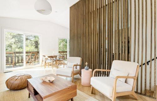 Modern Designer Cabin, Newly Renovated, EV Charger, Arcade, Kids Bunkbed, Minutes to Lake Arrowhead and Lake Gregory - Foto 5