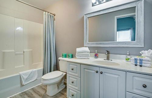 Walk to Ocean Surfside Beach Gem with Private Pool - Foto 16