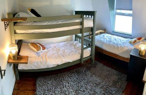 Chic Townhouse near Tunnels Beaches Ilfracombe - Foto 10