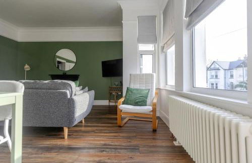 Stylish 3-Bed Home - 2 Mins to Beach & Town - Foto 51