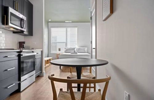 Spacious Studio in Midtown Free Pool and Parking - Foto 8