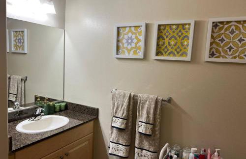 Spacious 1bdrm apartment 10 mins to Cedars-Sinai by car FREE Parking, King bed - Photo 24