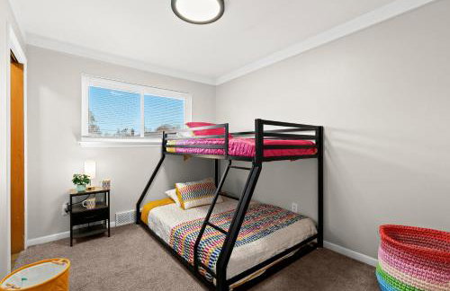 Charming Home Near Target and Parks 2 Bathrooms - Foto 44