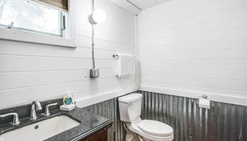 Cozy Tiny House Bungalow 7 Blocks from Campus - Foto 5