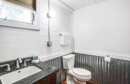 Cozy Tiny House Bungalow 7 Blocks from Campus - Foto 5