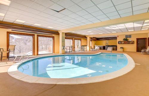 Bearfoot Apres Mtn-View Condo Less Than 1 Mi to Mt Snow! - Foto 3