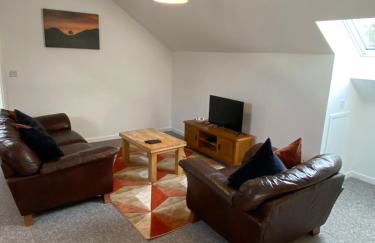 stylish and modern Spacious 2 bedroom apartment - Photo 12