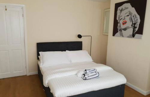 Modern 4 bedroom house in Heathrow, London - Foto 24