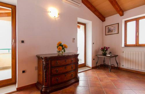 Elegant 4-Bedroom Villa with Private Pool and Amazing Sea Views - Photo 20