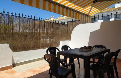 Gran adosado de esquina muy cerca de la playa en la Antilla - Foto 20