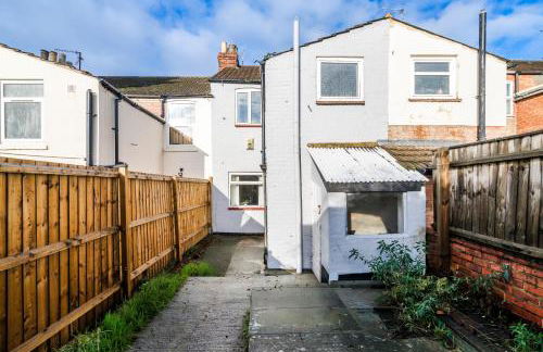 2 Bedroom House, 5 Single Beds, Fast WiFi - Photo 46