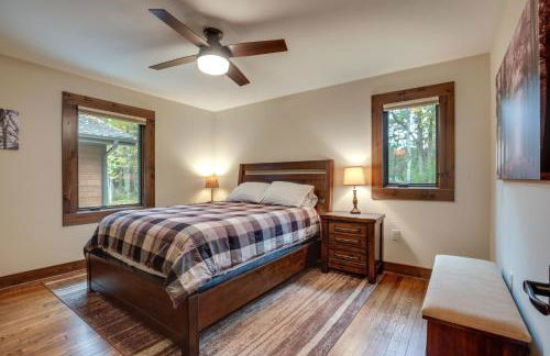 Impressive Presque Isle Lake House with Water Access - Foto 18