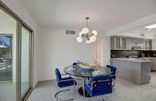 Ultra-Chic LUXE Mid-Century Estate- Resort Like Pool, Spa, Firepit, Outdoor Kitchen 3BED/3BATH - Foto 6