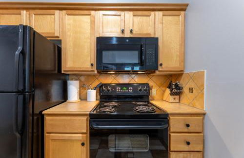 Snowshoe Village Ski-in - Ski-out Condo w Hot Tub - Foto 31