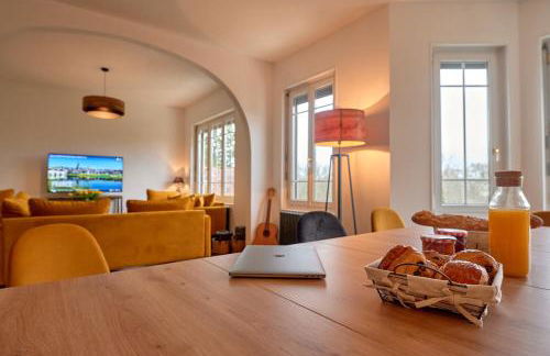 La Villa en Loire, avec Jacuzzi 6 places, Piscine chauffée, boulodrome, salle de jeu, 6 Chambres, vue Loire, 350M2 - Foto 23