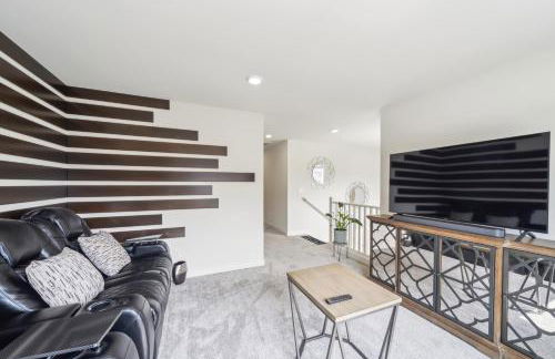 Serene Port Orchard Retreat - 3BR 3BA with Trails and Amazing Views - Foto 16