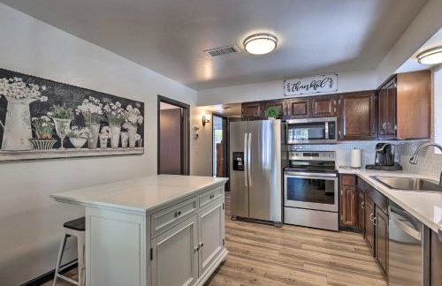 Deck with Wooded Views Rustic-Chic Prescott Cabin! - Foto 7