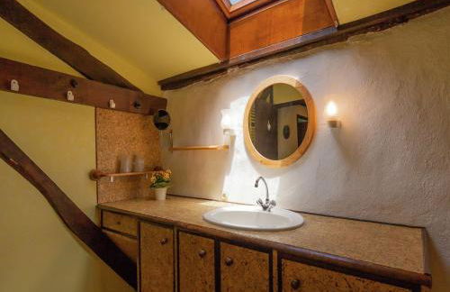 Spacious farmhouse with private heated pool in a rustic garden - Foto 25