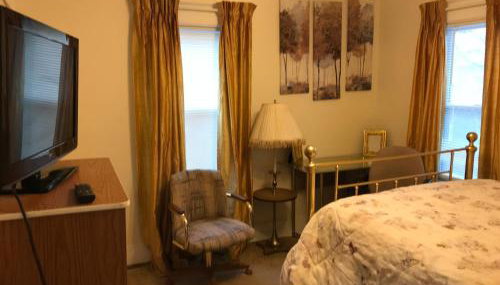 Room - Airport, Eastman Dental, UofR & Medical Ctr at Strong Hospital-Professionals Welcomed - Foto 1