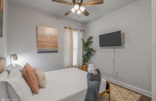 Modern Regional Art Gallery Home - Spacious & New! Tv in each room - Foto 25