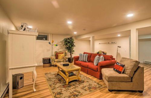 Traditional Marthas Vineyard Home with Porch and Yard - Foto 25