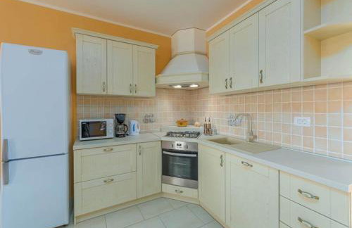 Villa in Skitaca with Pool and Sea Views - Photo 3