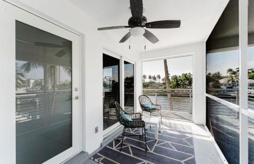 Serene Waterfront 2BR 2BA with Intracoastal Views, Pool, Balcony, Parking - Foto 51