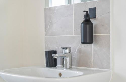 #83 Stylish Wigston Home - Near Bradgate Park - Sleeps 4 -" Perfect for contractors and Families - Free Parking" - Foto 41