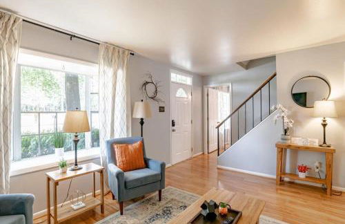 Private Pool & Yard Mins to Dining & University - Foto 34