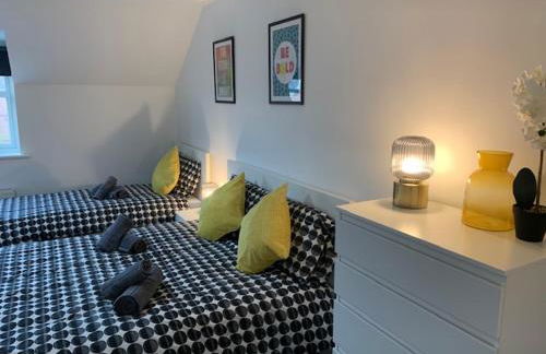 Spacious and central 4-bedroom house with parking - Foto 22