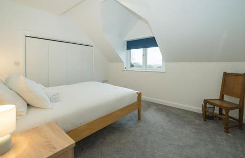 Modern 4-Bed Home Spacious & Comfortable - Pass the Keys - Foto 39