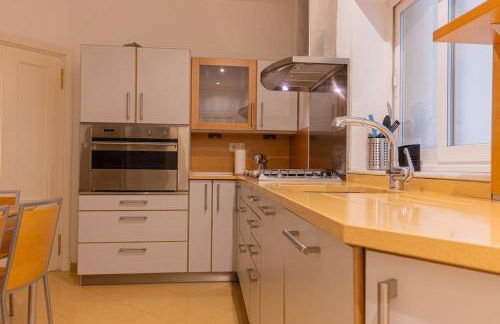 For You Rentals Apartamento Amplio y Elegante en Paseo de la Habana Temporal PDH520 - Photo 21