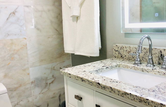 2701 · Luxury Lakefront Unit With Pool Views - Foto 19