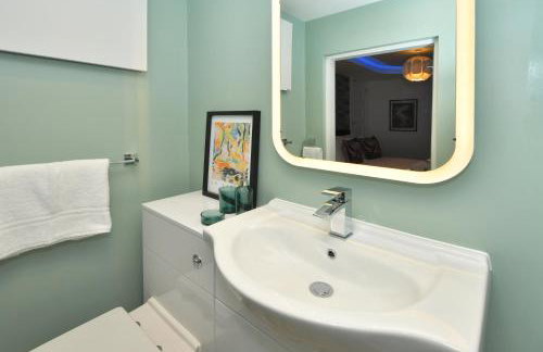 Antrobus Deluxe Apartments by YourStays - Photo 38