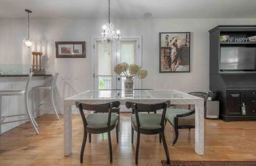 Nawlins vibe with rooftop verandah near Riverwalk and downtown - Foto 54