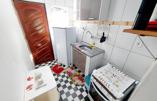 Kitnet Aconchegante com Varanda e Cozinha - Foto 18