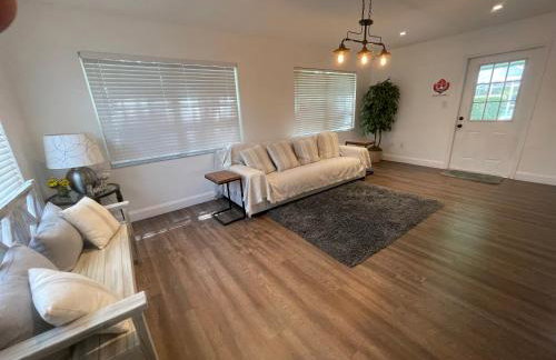 Beautiful Home across the street from Lake June! - Foto 7