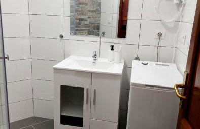 Private Sunny Terrace Studio - Secure Bike or Board Lockup - Foto 11