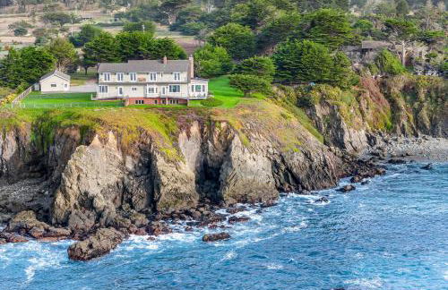 Oceantfront Estate with Luxury Kitchen & Game Room - Photo 41