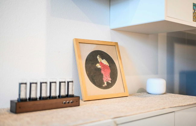 Chic Modern Retreat With Stunning Views 1360 Sqft - Photo 33