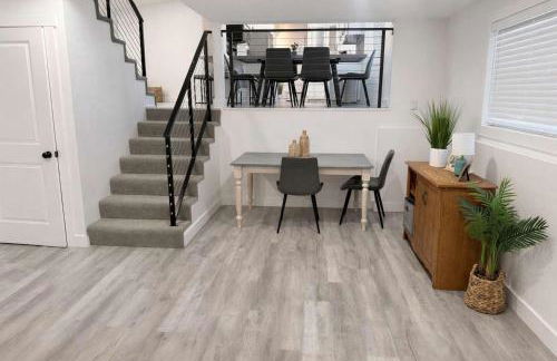 HUGE Modern Family Home- Modern, Fully Stocked, Weekly Savings - Foto 35