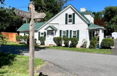 Across The Inn historic luxury Colonial 3BR House with Fast Wi-Fi - Foto 2