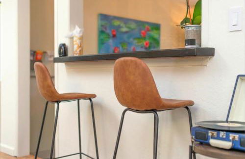 Summit Sanctuary! Redwoods! Fire Table!! BBQ Grill! Fast WiFi!! Dog Friendly! - Foto 8