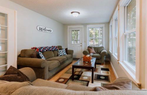 Waterfront Sebec Lake Home with Yard and Fire Pit - Foto 6