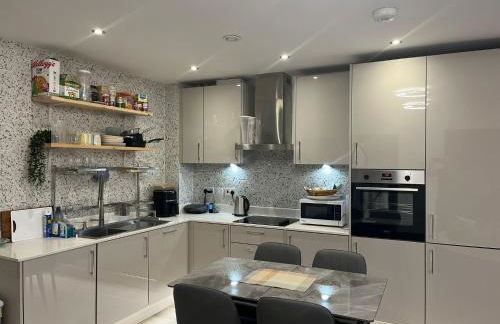 Host-Free Ensuite Double Bed by Heathrow - Foto 2